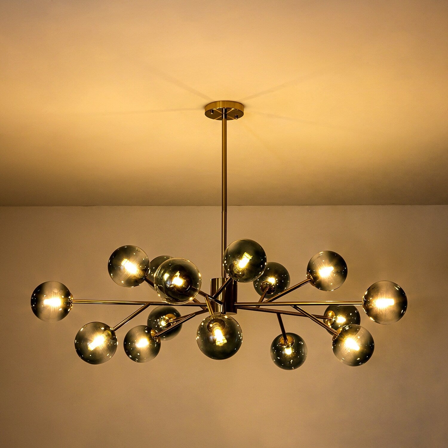 Lustre linéaire moderne à 15 lumières pour îlot de cuisine Sputnik avec branches et globes en verre