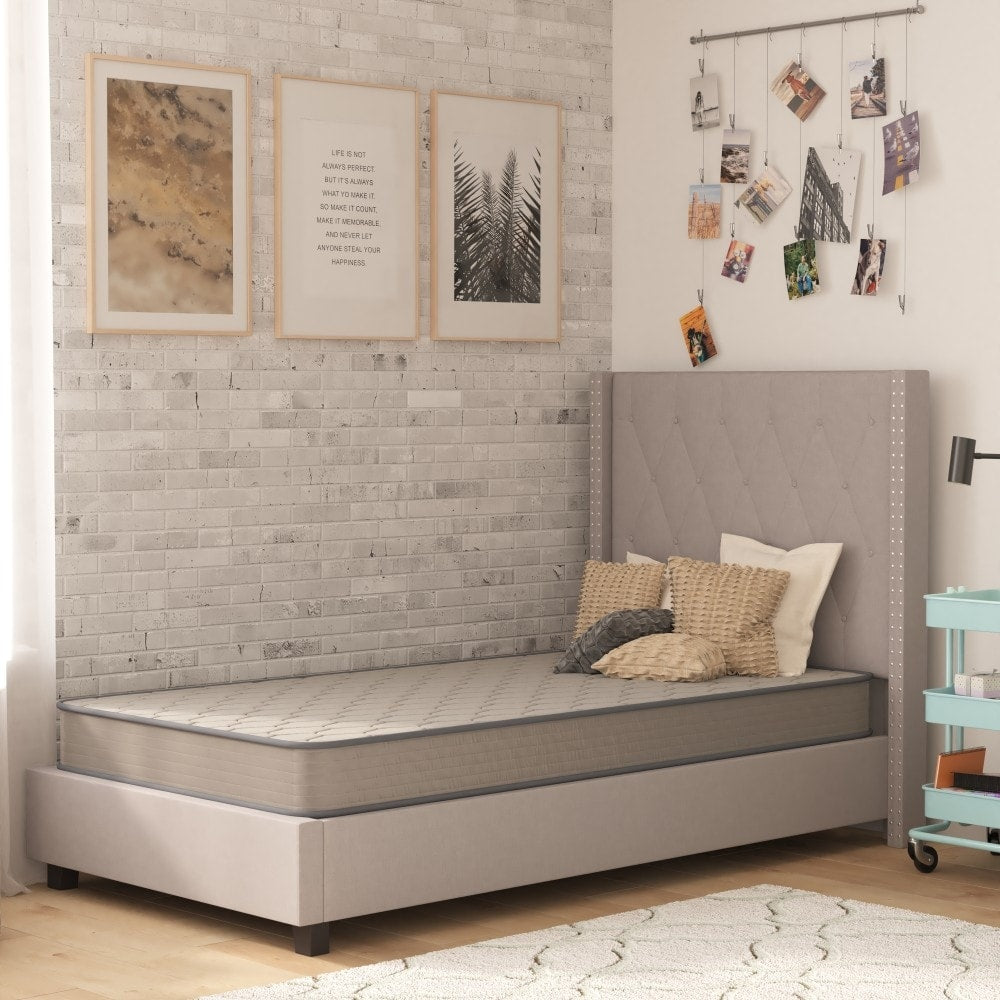 Matelas hybride à ressorts et plateau moyen