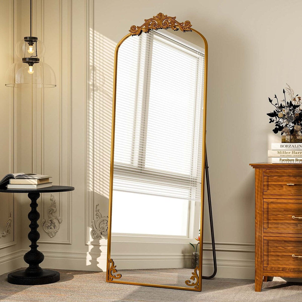 Miroir arqué pleine longueur avec motif floral baroque
