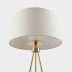 Lampadaire trépied en métal INK+IVY Pacific avec abat-jour en verre