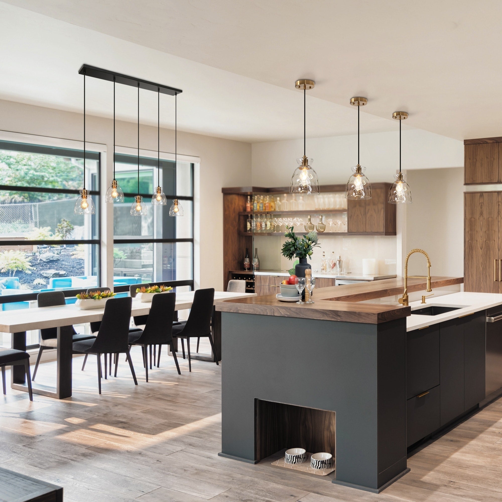 Suspension moderne du milieu du siècle Elisie à 1 ampoule en verre martelé avec dôme en cascade pour cuisine, îlot de cuisine, salle à manger