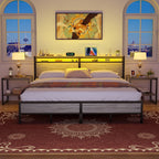 Cadre de lit plateforme en bois de style ferme avec station de charge et lumières LED