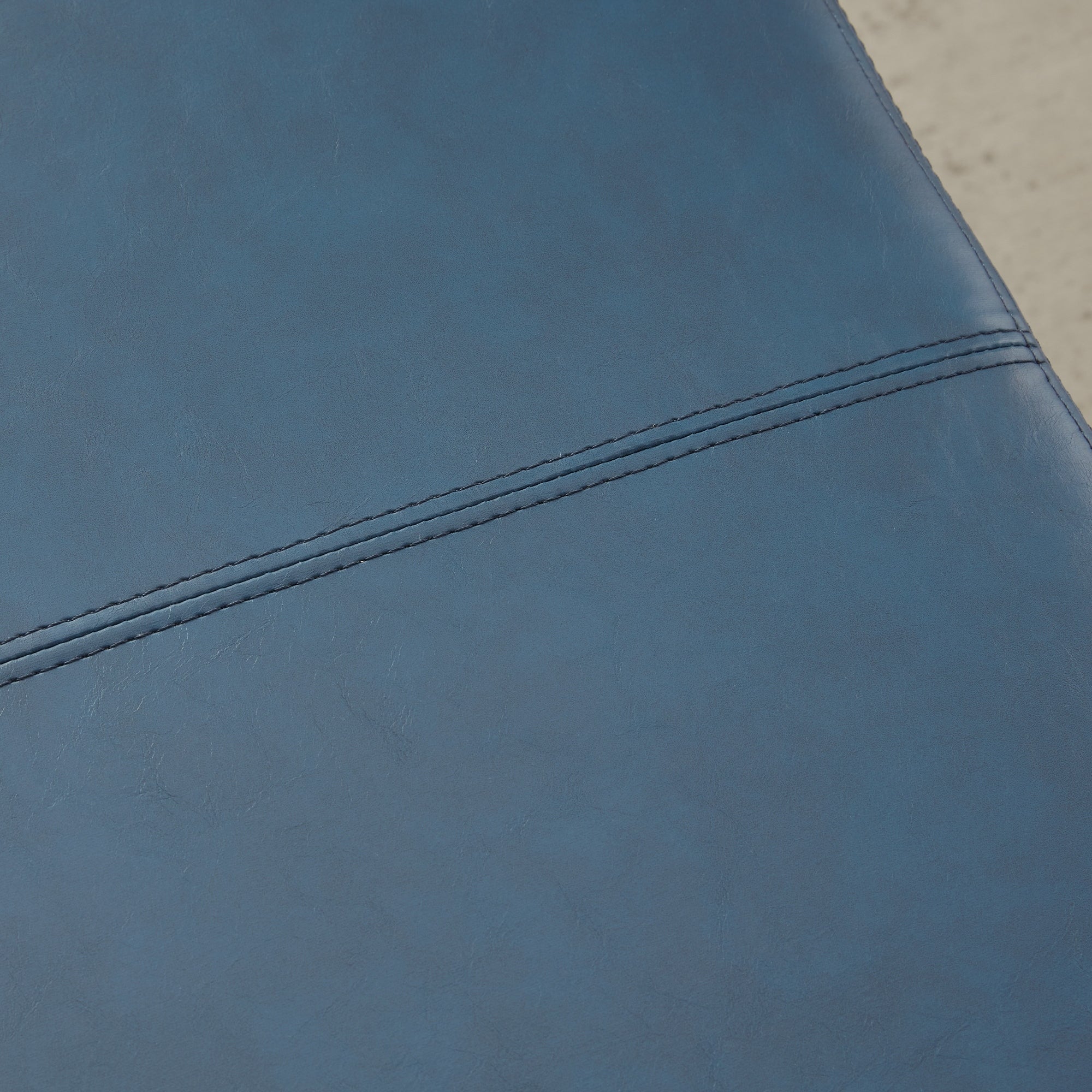 Pouf de rangement rectangulaire rembourré 50,3 x 17,50 x 18 po - Similicuir