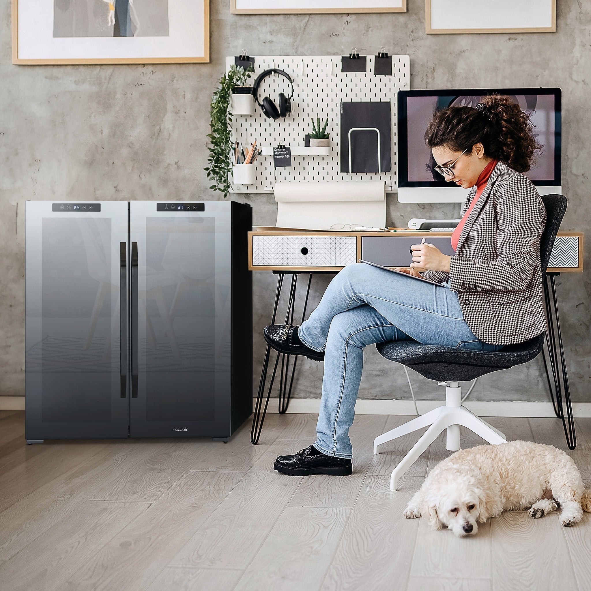 Réfrigérateur à vin et boissons Newair, 18 bouteilles et 59 canettes, deux zones de température, autonome, contrôle numérique de la température