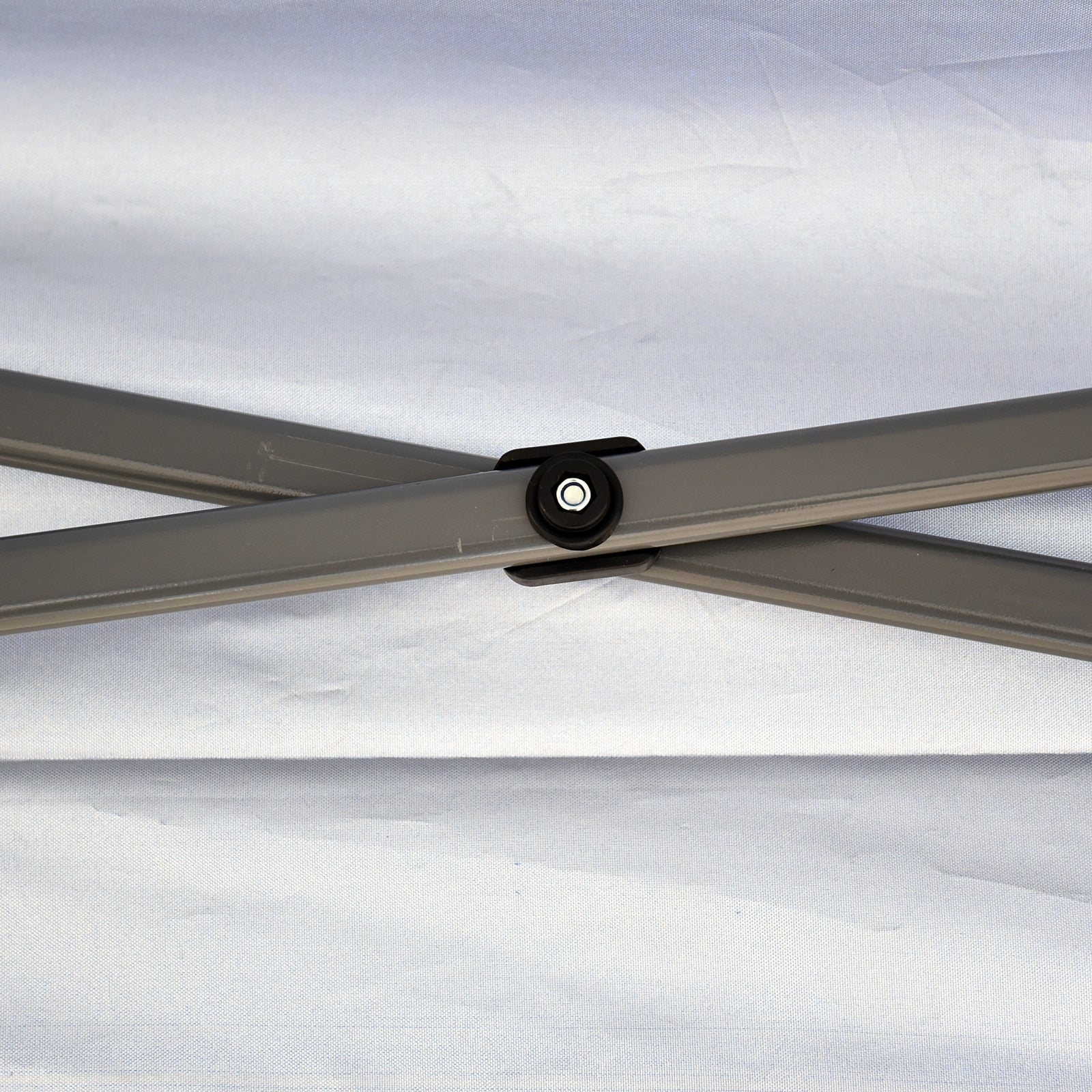 Auvent pop-up robuste Outsunny avec cadre robuste, toit anti-UV et sac de transport pour terrasse, jardin, plage et arrière-cour